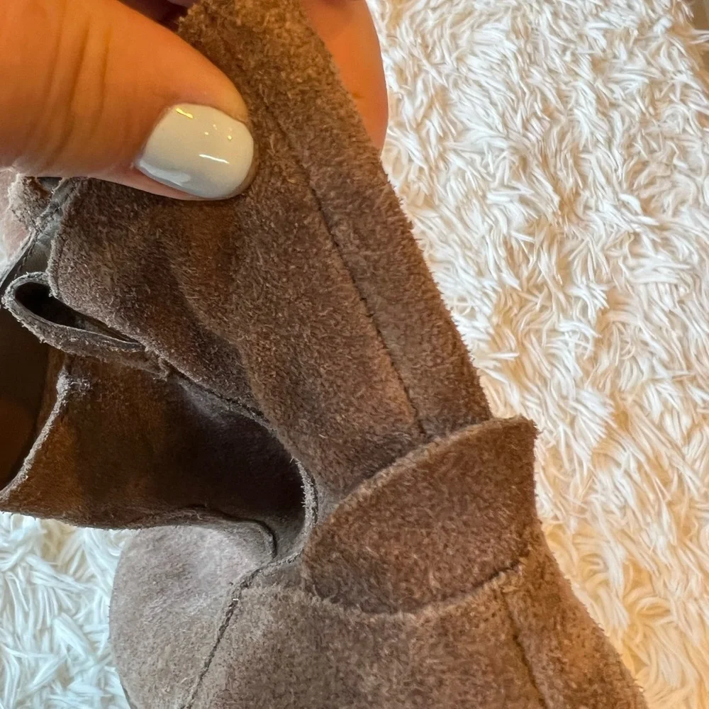 DV by Dolce Vita‎ suede pull on stacked wood heel ankle booties size 8 1/2
